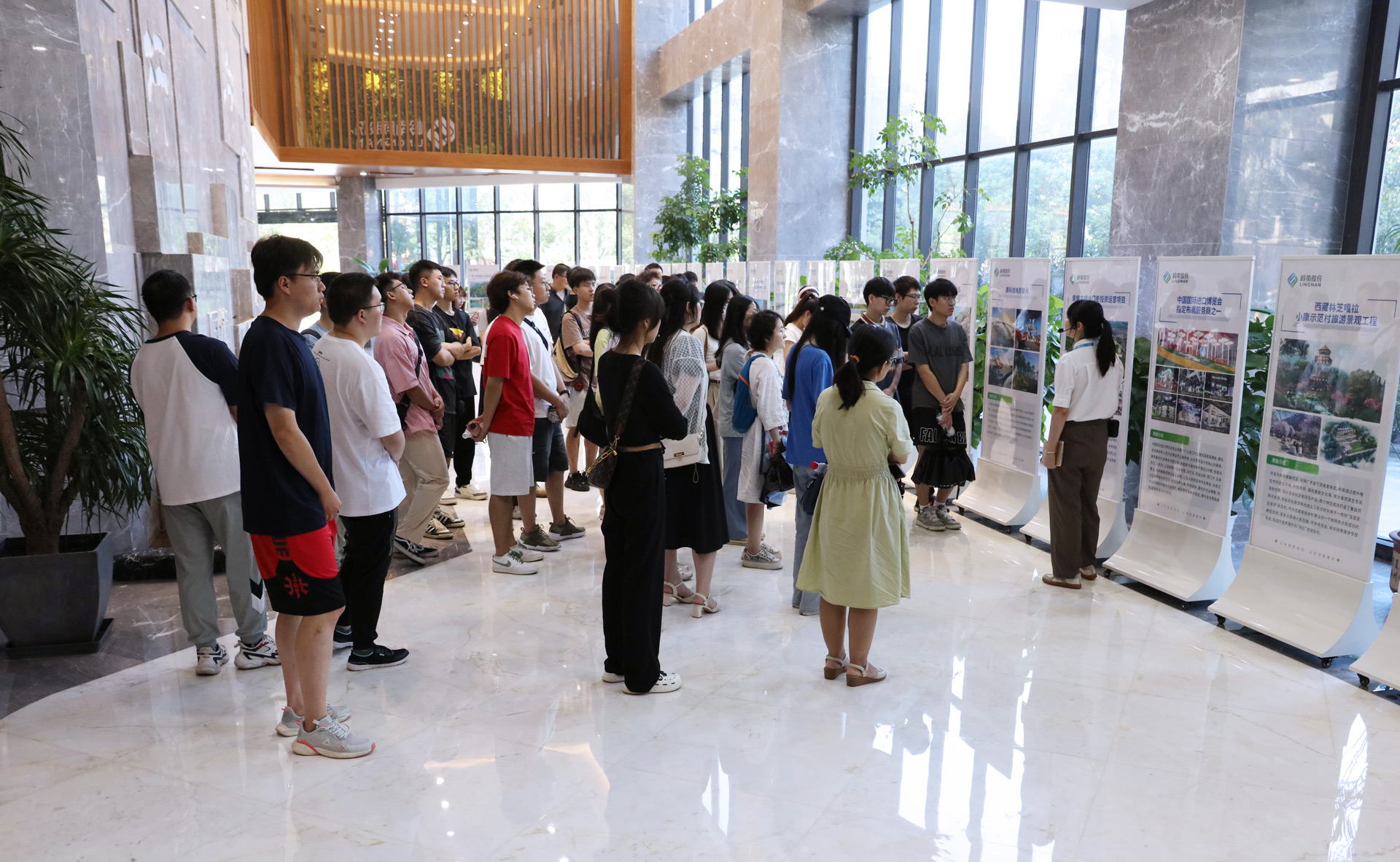 校企合作 | 东莞理工学院师生走进亚投娱乐股份参观交流